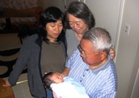 Noah with MeyMey and Oma and Opa Lim
